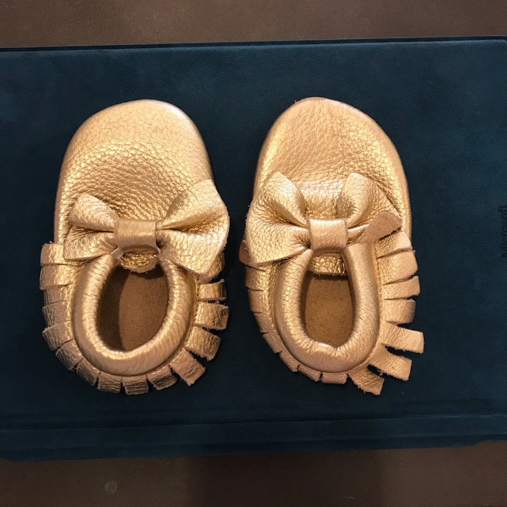 Gold metallic baby Mocs 12-18mo